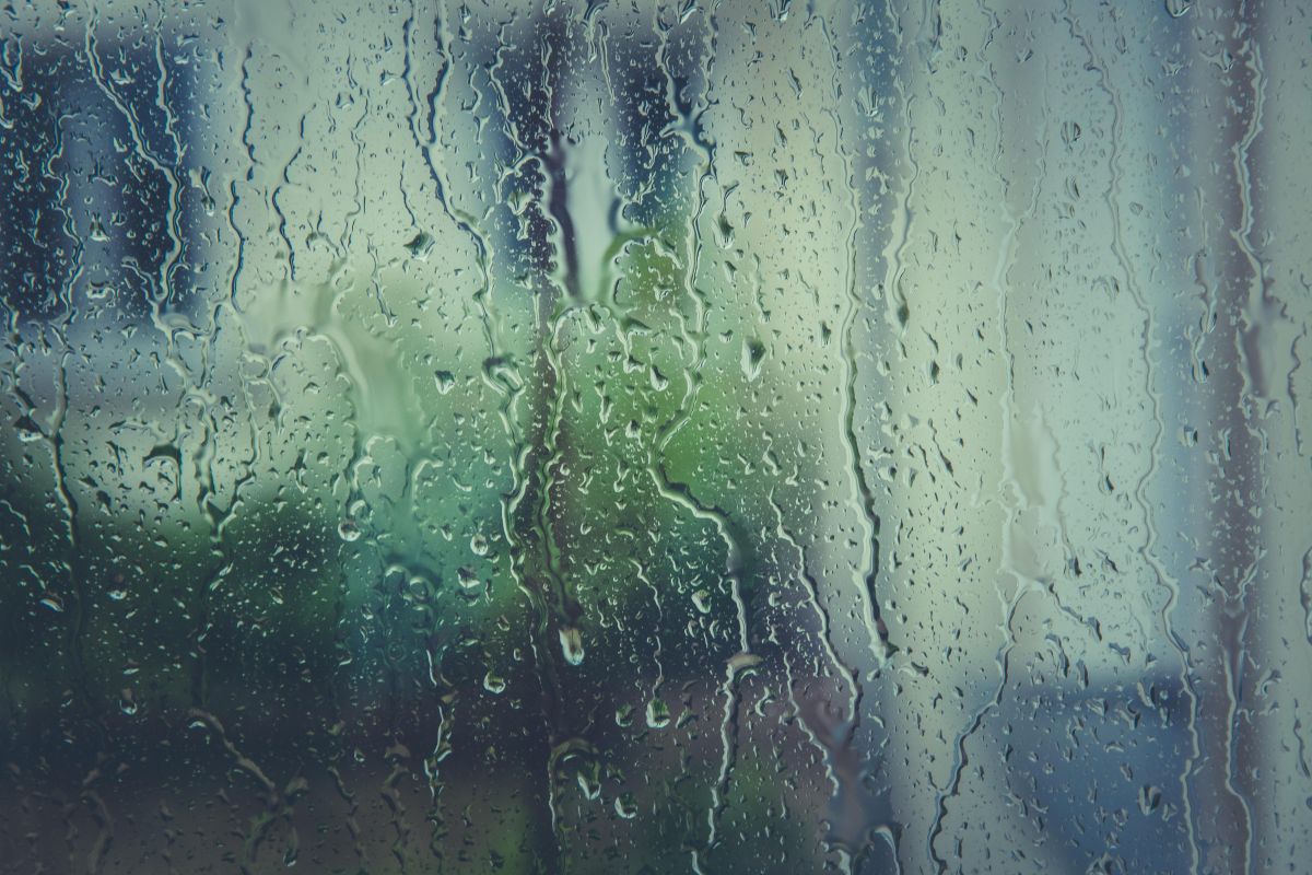 Cómo detectar filtraciones en ventanas de pisos en Barcelona