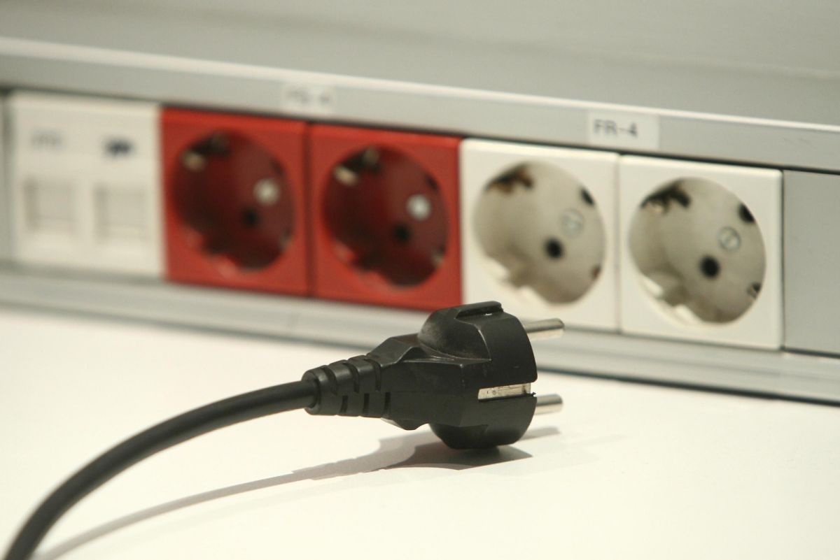 Cómo detectar un cable suelto en una regleta BCN