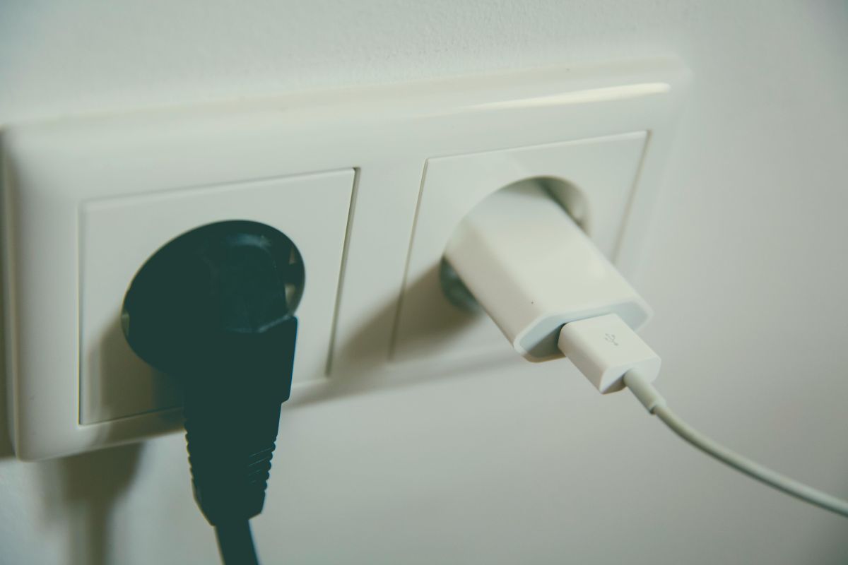 Consejos de seguridad para enchufes y cables en Barcelona