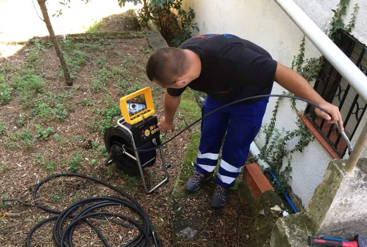 Guía para detectar ruidos extraños en tuberías en Barcelona